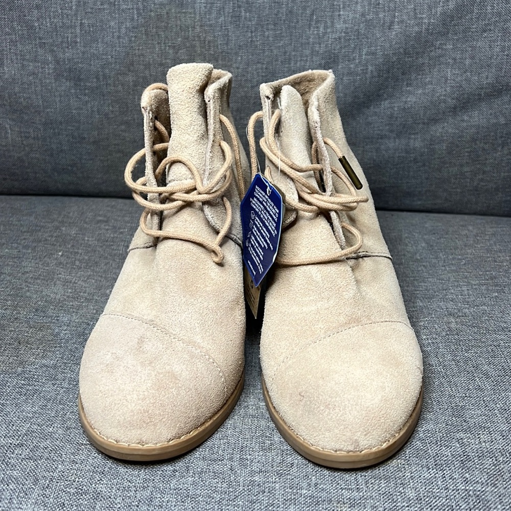 Toms 7.5 ancle boots sand suede